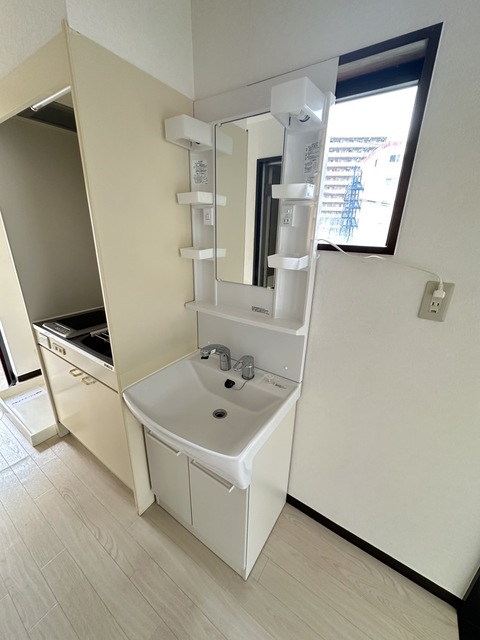 洗面設備　別部屋参考写真です
