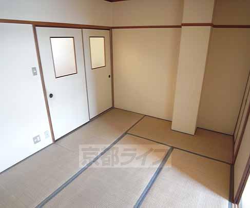 居室・リビング　中部屋です