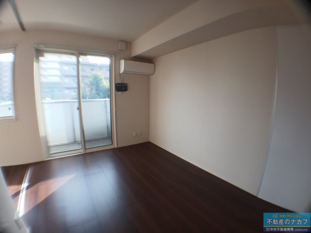 居室・リビング　※同タイプの部屋写真です