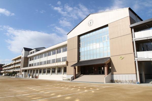 小学校　倉敷市立中庄小学校（小学校）まで1303m