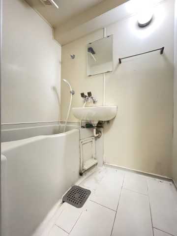バス・シャワールーム　※参考写真です。反転タイプのお部屋になります。