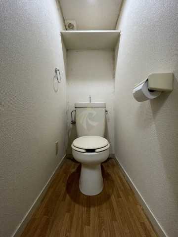 トイレ　※参考写真です。反転タイプのお部屋になります。