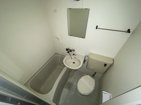 バス・シャワールーム　※別の部屋の写真です。