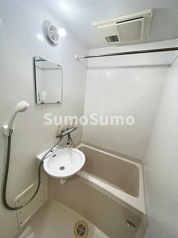 バス・シャワールーム　コンパクトで使いやすいお風呂です