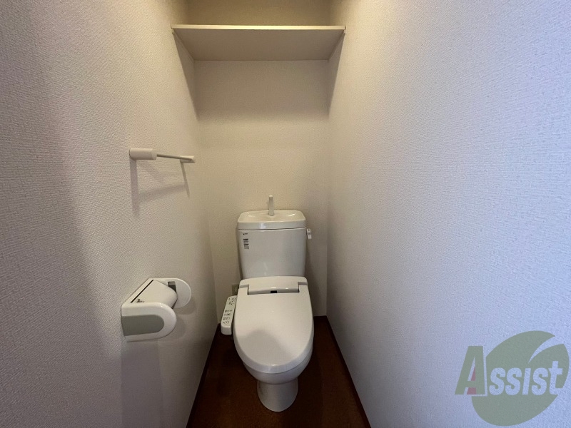 トイレ　温水洗浄便座付きのトイレは、使用しやすくうれしいですね。
