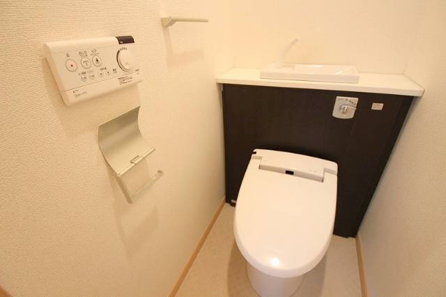 トイレ　シャワートイレ完備