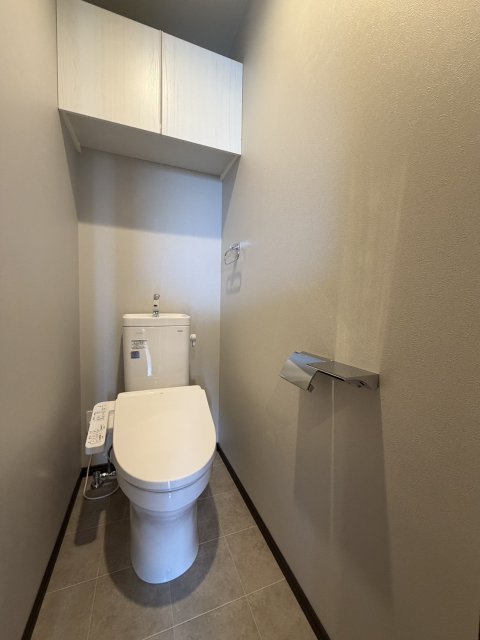 トイレ　※同型タイプの参考写真となります。