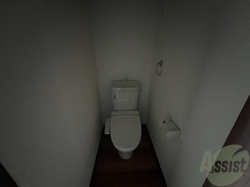 トイレ　温水洗浄便座付きのトイレは、使用しやすくうれしいですね。