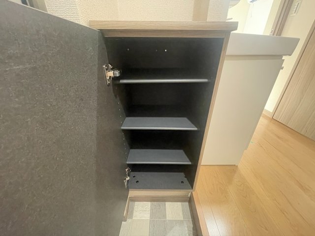 玄関　収納豊富なシューズボックスです♪