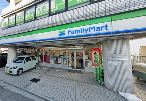 コンビニ　ファミリーマート（コンビニ）まで582m