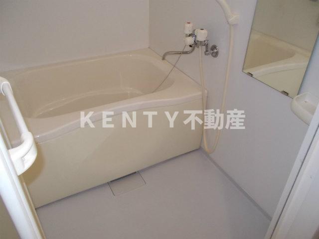 バス・シャワールーム　コンパクトで使いやすいお風呂です