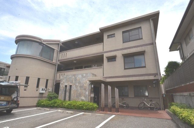 建物外観　オートロック付きで安心です♪