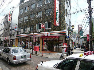 コンビニ　セブンイレブン長崎銅座町店（コンビニ）まで240m