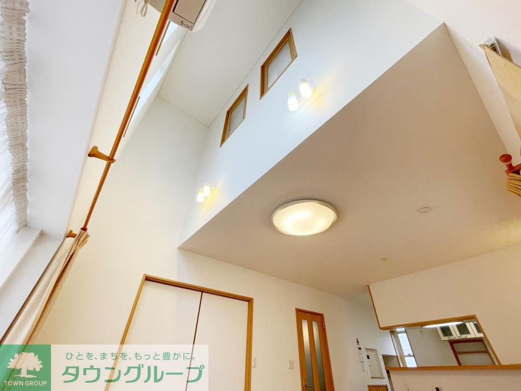 その他部屋・スペース　★開放的なリビング天井です★
