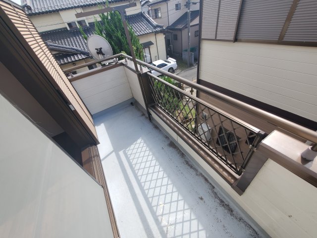 バルコニー　暖かな日差しのふりそそぐバルコニー