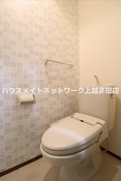 トイレ　温水洗浄暖房便座（同室タイプ１０５号室の画像を掲載）