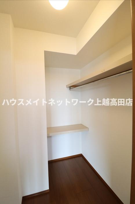 収納　ウォークインクローゼット（同室タイプ１０５号室の画像を掲載）