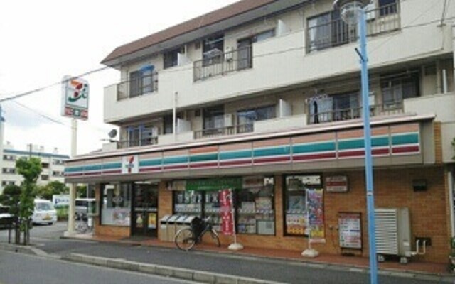 コンビニ　セブンイレブン（コンビニ）まで120m