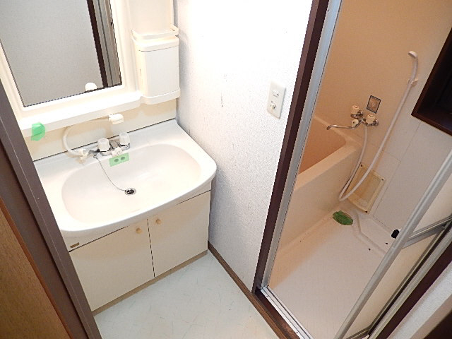 洗面設備　8号室の画像参照