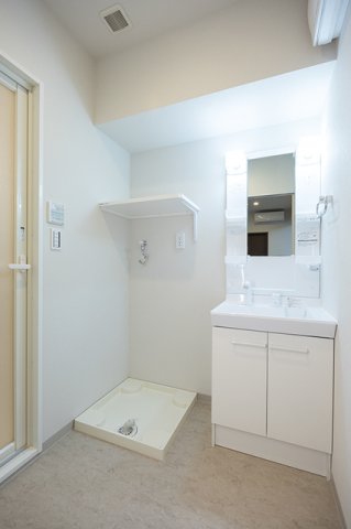 洗面設備　※写真は同タイプ住戸です。