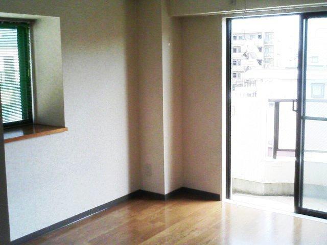 居室・リビング　※別部屋写真※横窓なし
