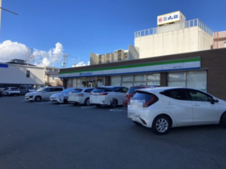 コンビニ　ファミリーマート 城西三丁目店（コンビニ）まで284m