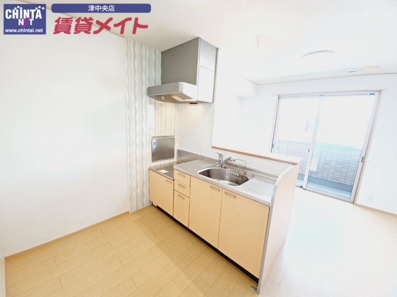 キッチン　別部屋参考写真です