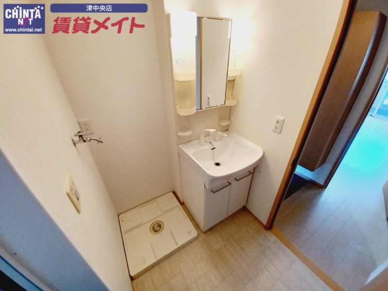洗面設備　別部屋参考写真です