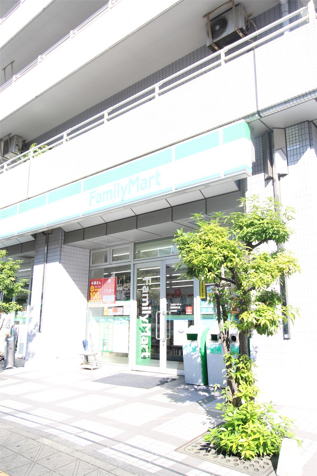 コンビニ　ファミリーマート高崎駅東口店（コンビニ）まで79m
