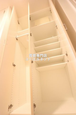 その他設備　収納力たっぷりのシューズボックスで玄関すっきり！