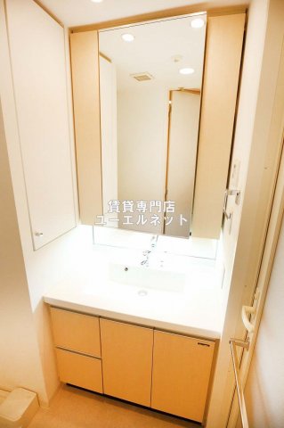洗面設備　清潔感ある独立洗面台で毎日気持ちよく♪