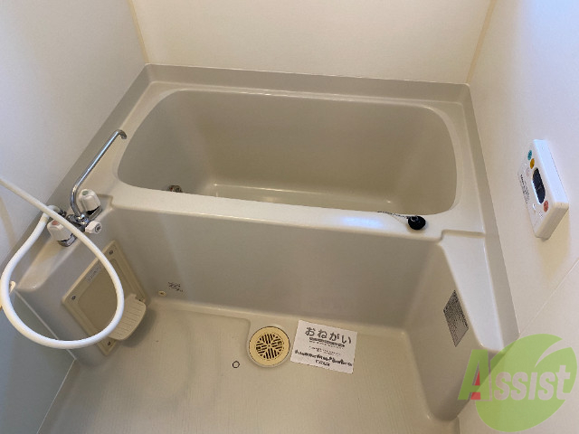 バス・シャワールーム　追い焚き機能が付いているのでいつでも温かいお風呂に入れますよ