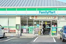 コンビニ　ファミリーマート春江町四丁目店（コンビニ）まで240m