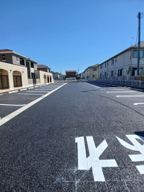 駐車場　駐車場があるので、車を買う予定の方も安心です