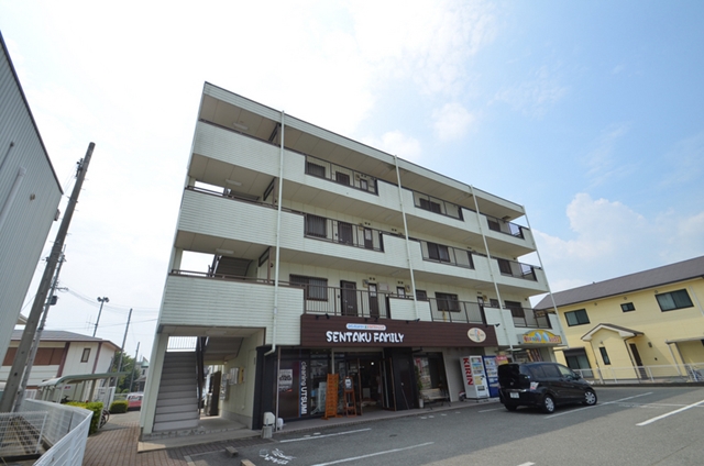 建物外観　重厚な４階建