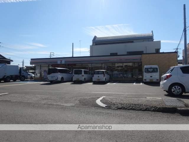 コンビニ　セブンイレブン（コンビニ）まで447m