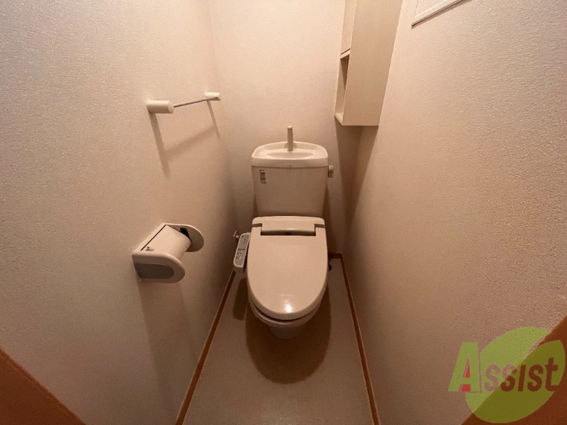 トイレ　トイレはウォシュレット付きです。シャワートイレは嬉しいですね