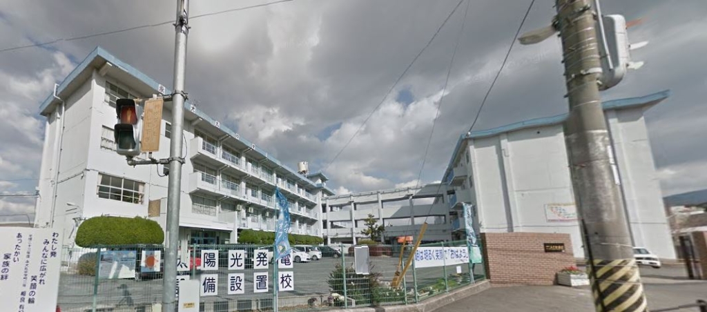 中学校　北九州市立永犬丸中学校（中学校）まで479m