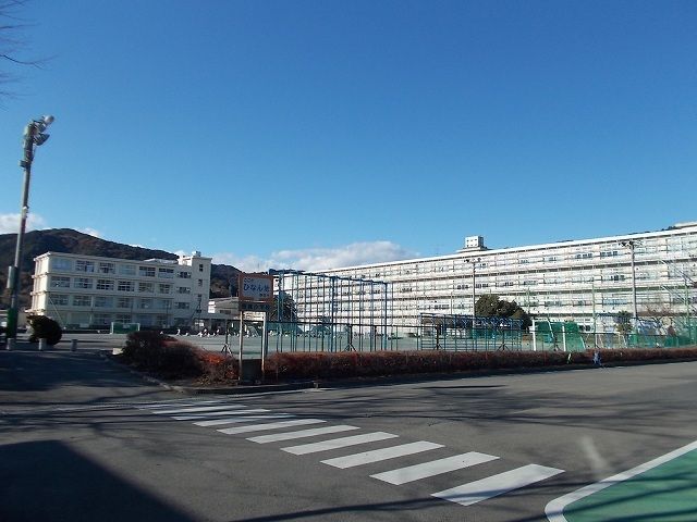 小学校　服織小学校（小学校）まで350m