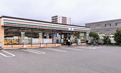 コンビニ　セブン-イレブン 足立六木１丁目店（コンビニ）まで450m