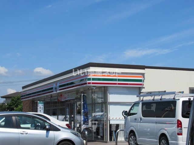 コンビニ　セブンイレブン取手椚木店（コンビニ）まで1011m