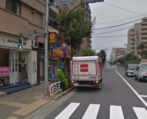 コンビニ　デイリーヤマザキ 江東東砂1丁目店（コンビニ）まで215m
