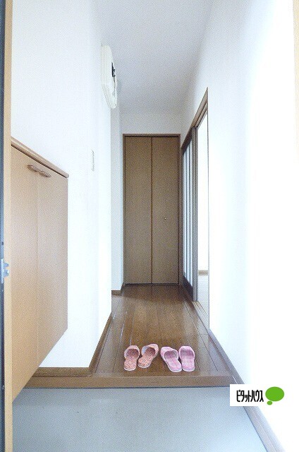 玄関　他のお部屋のお写真です