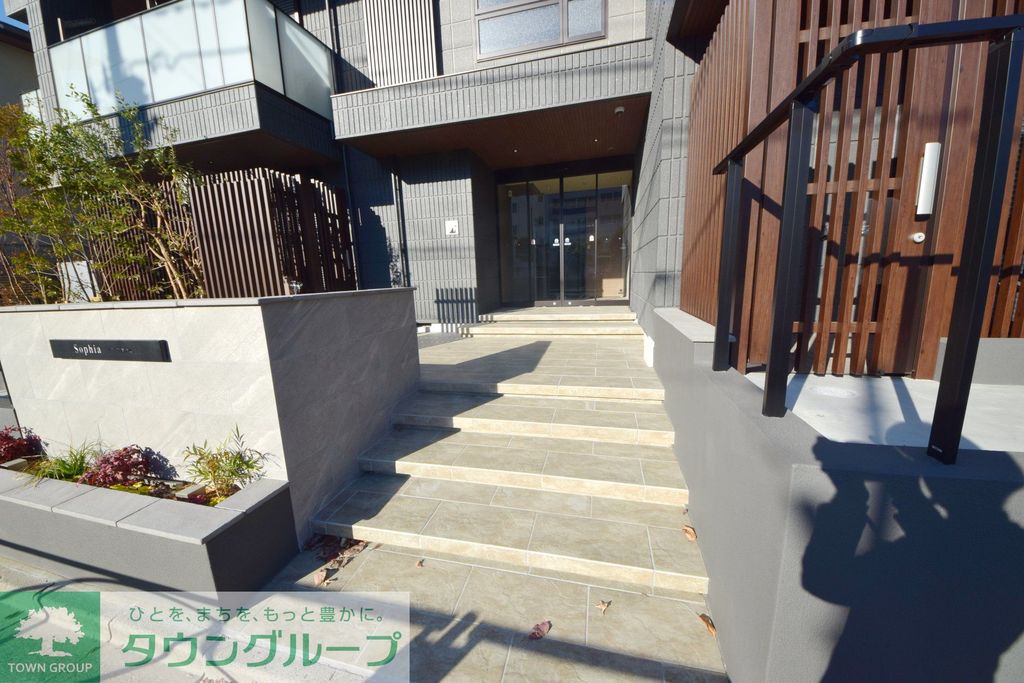 エントランス　駐車場