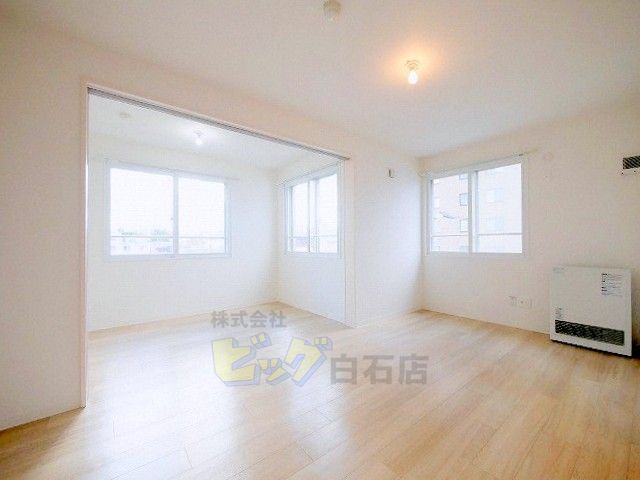 居室・リビング　日当たり良好で明るく暖かいお部屋です♪