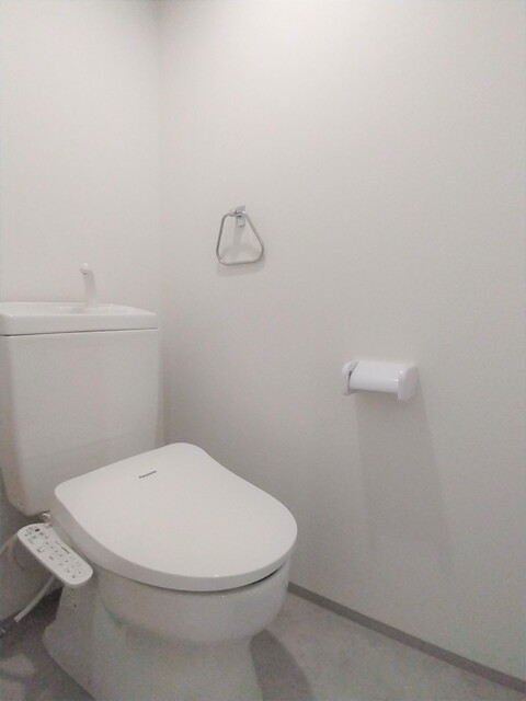 トイレ　★★トイレは嬉しい洗浄機能付き便座です♪★★