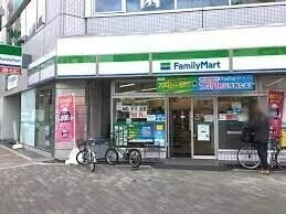 コンビニ　ファミリーマート南堀江三丁目店（コンビニ）まで384m