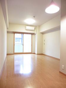 居室・リビング　※別部屋の参考写真です。