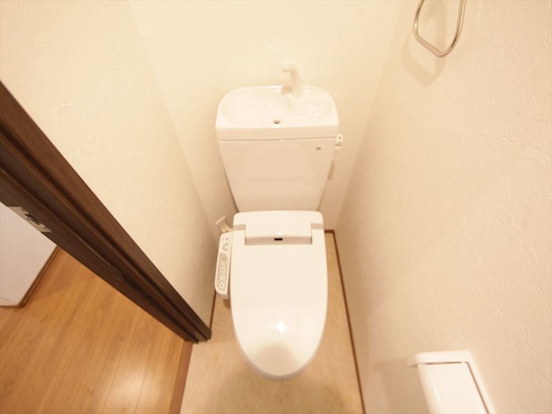 トイレ　温水洗浄便座付トイレ