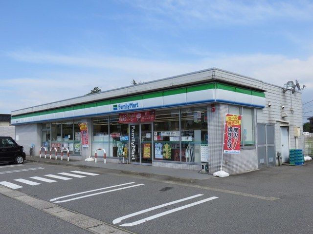 コンビニ　ファミリーマート（コンビニ）まで350m